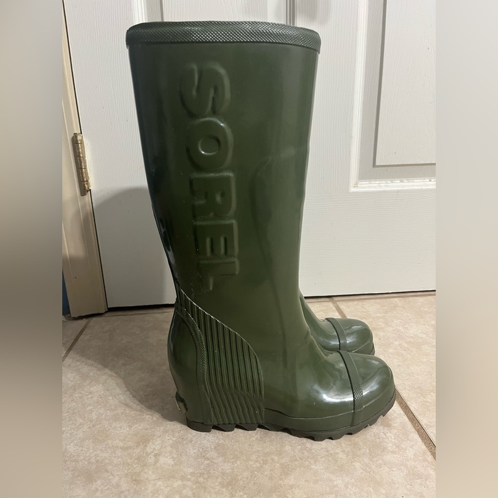Sorel wedge rain boots women’s size 8